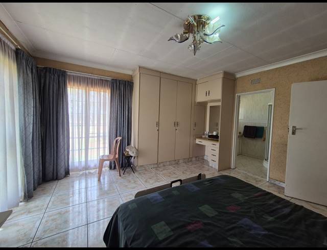 3 BEDROOM HOUSE FOR SALE IN VAN DER MERWES KROON